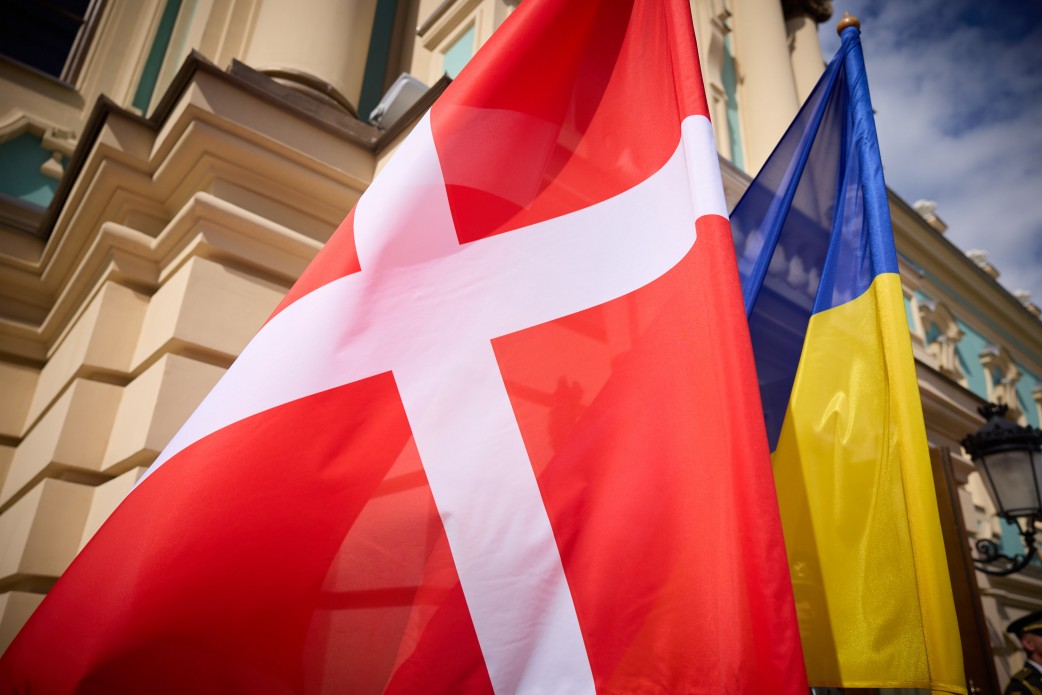 На Алеї сміливості в Києві відкрито іменну табличку Прем'єр-міністерки Данії